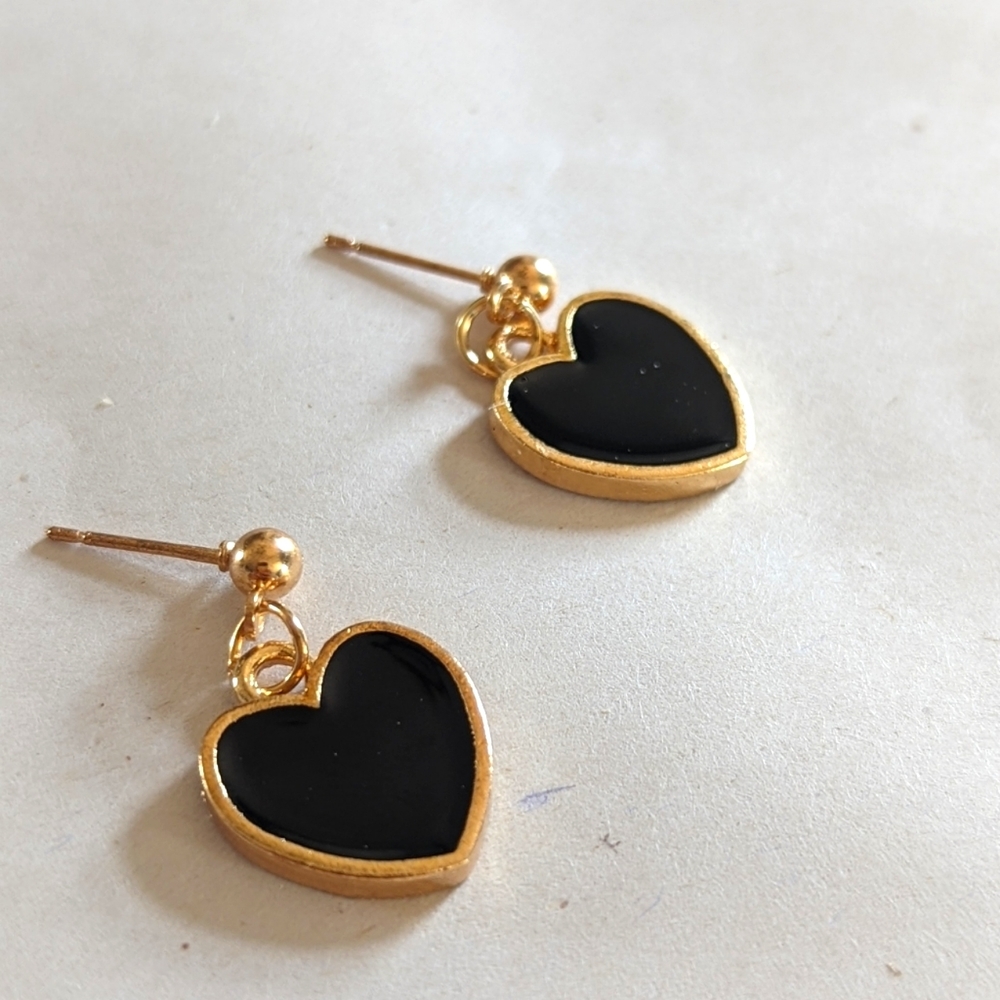 Earrings - Dangling black hearts